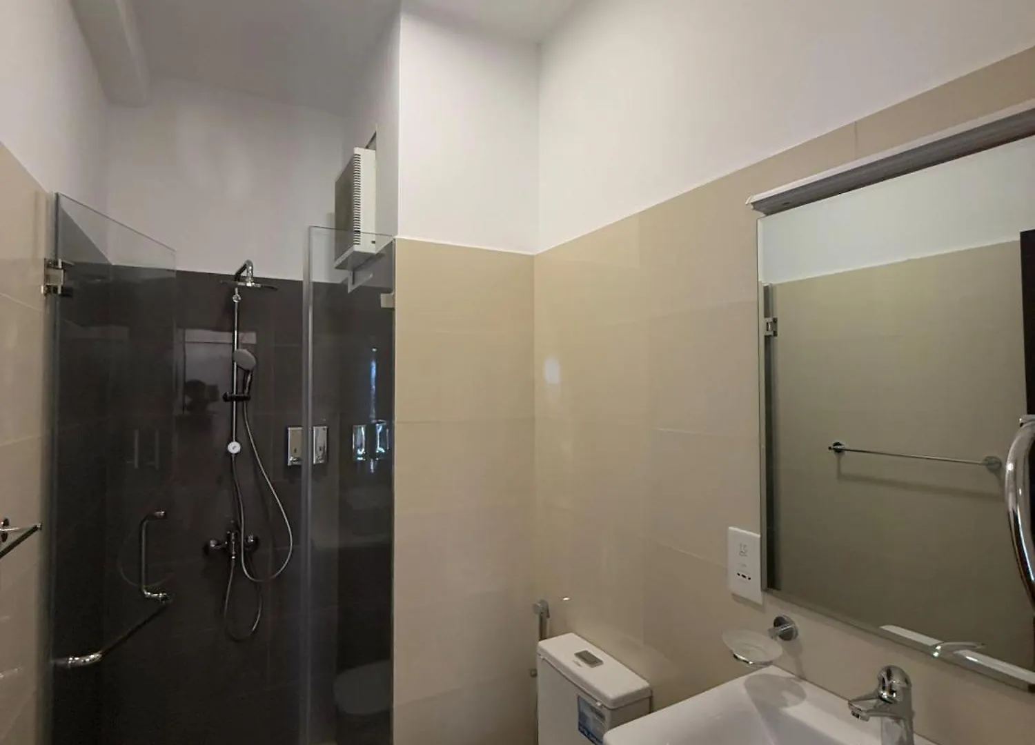 Vibes Superior Studio Apartment - Ocean Breeze Negombo